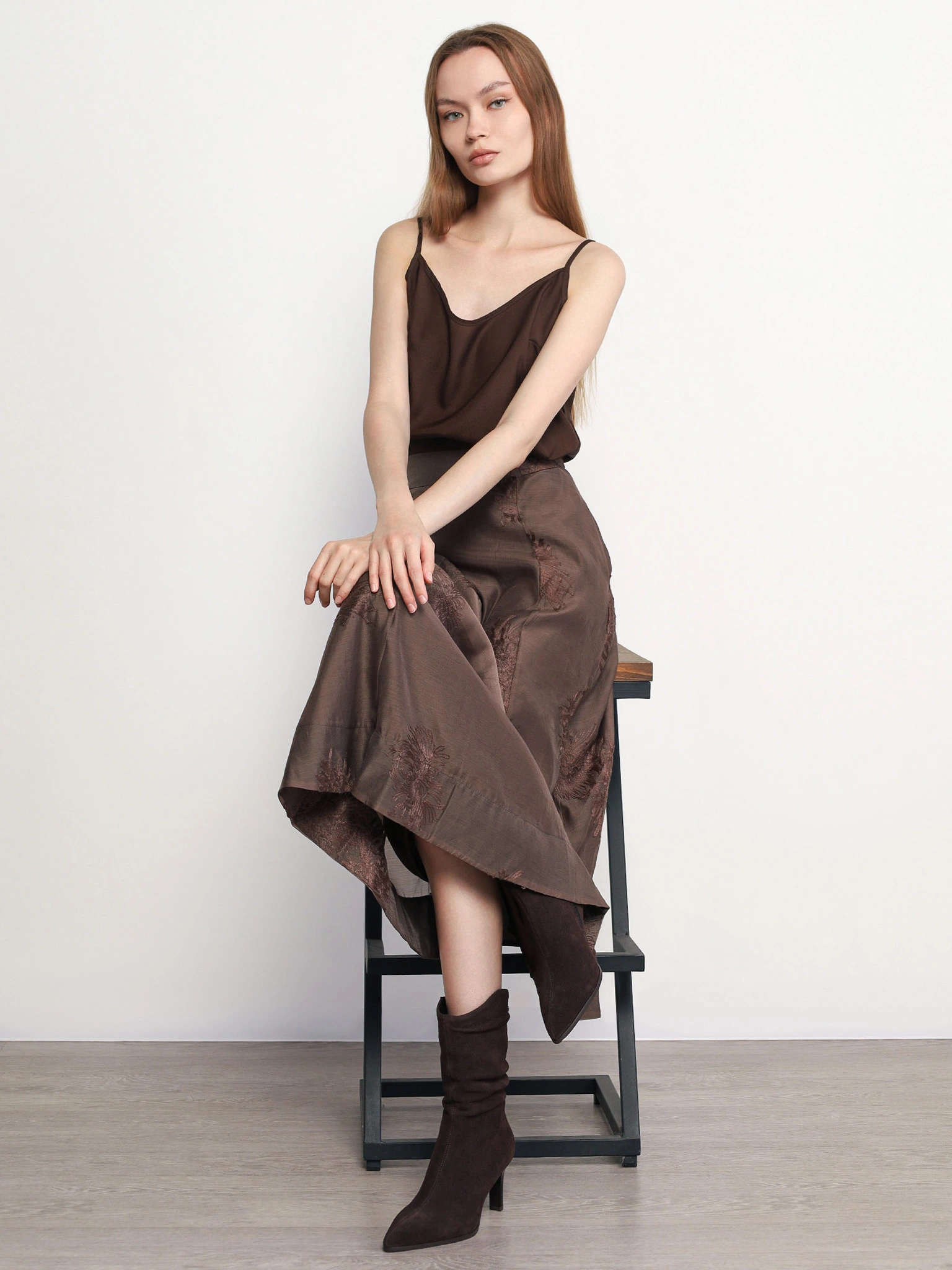 Топ темно-коричневого цвета свободного кроя